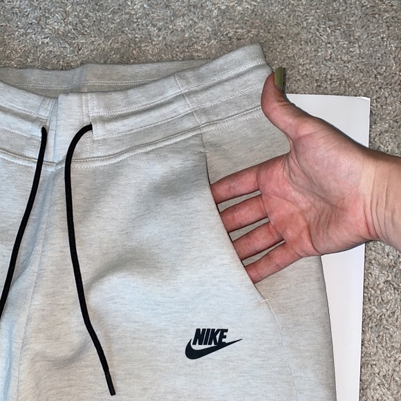 Nike Sportswear Cropped Sweatpants - Picture 4 of 8